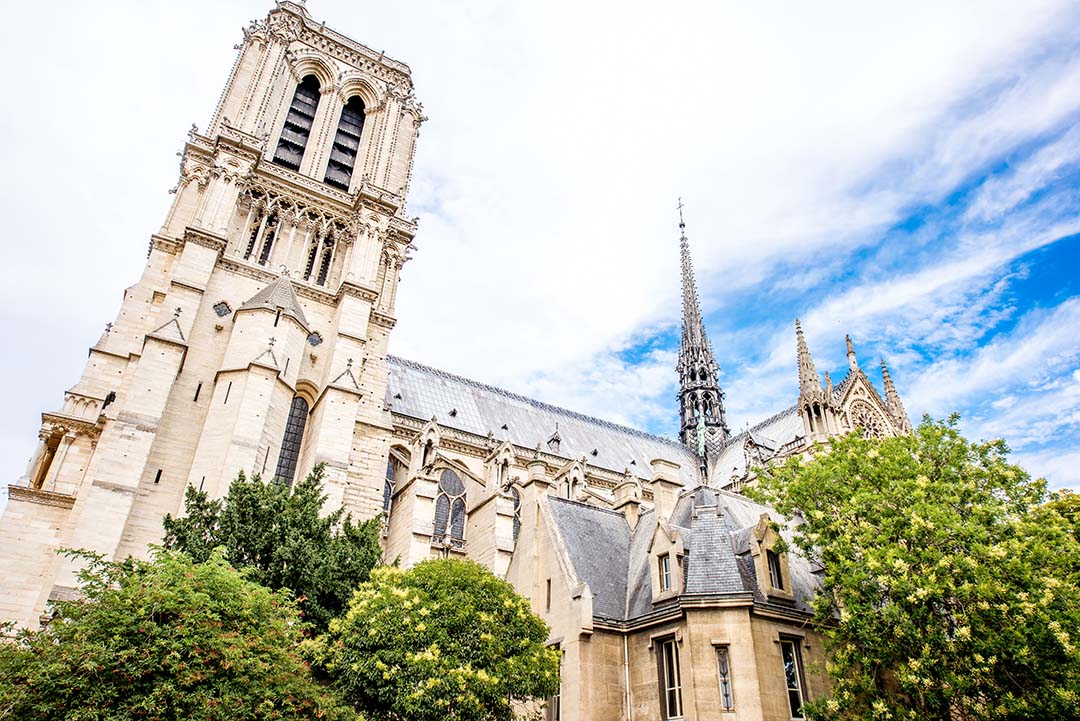 Notre Dame Katedrali: 800 Yıllık Tarihi ve Mimarisi